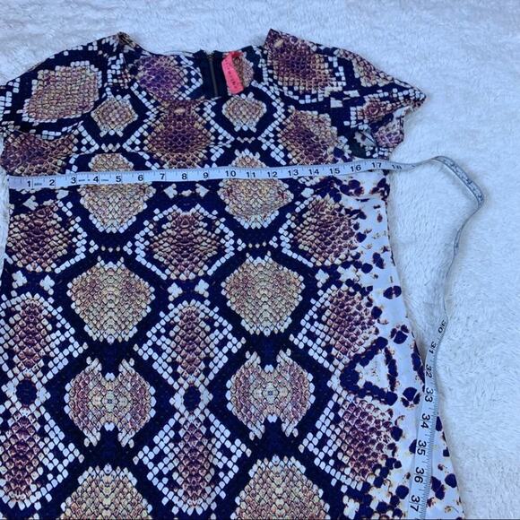 Eight Sixty snakeskin print short sleeved shift dress, size small - Picture 8 of 12